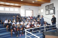 Alunos do Colégio São Pedro Canísio visitam a Câmara
