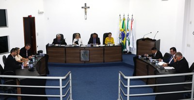 Câmara aprova requerimentos solicitando informações sobre projetos de pavimentação, transporte para consultas médicas em Curitiba e rede de abastecimento de água   