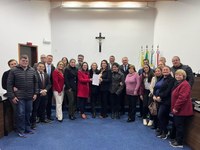 Câmara entrega Moção de Apoio à Diretora da Apae de Irati