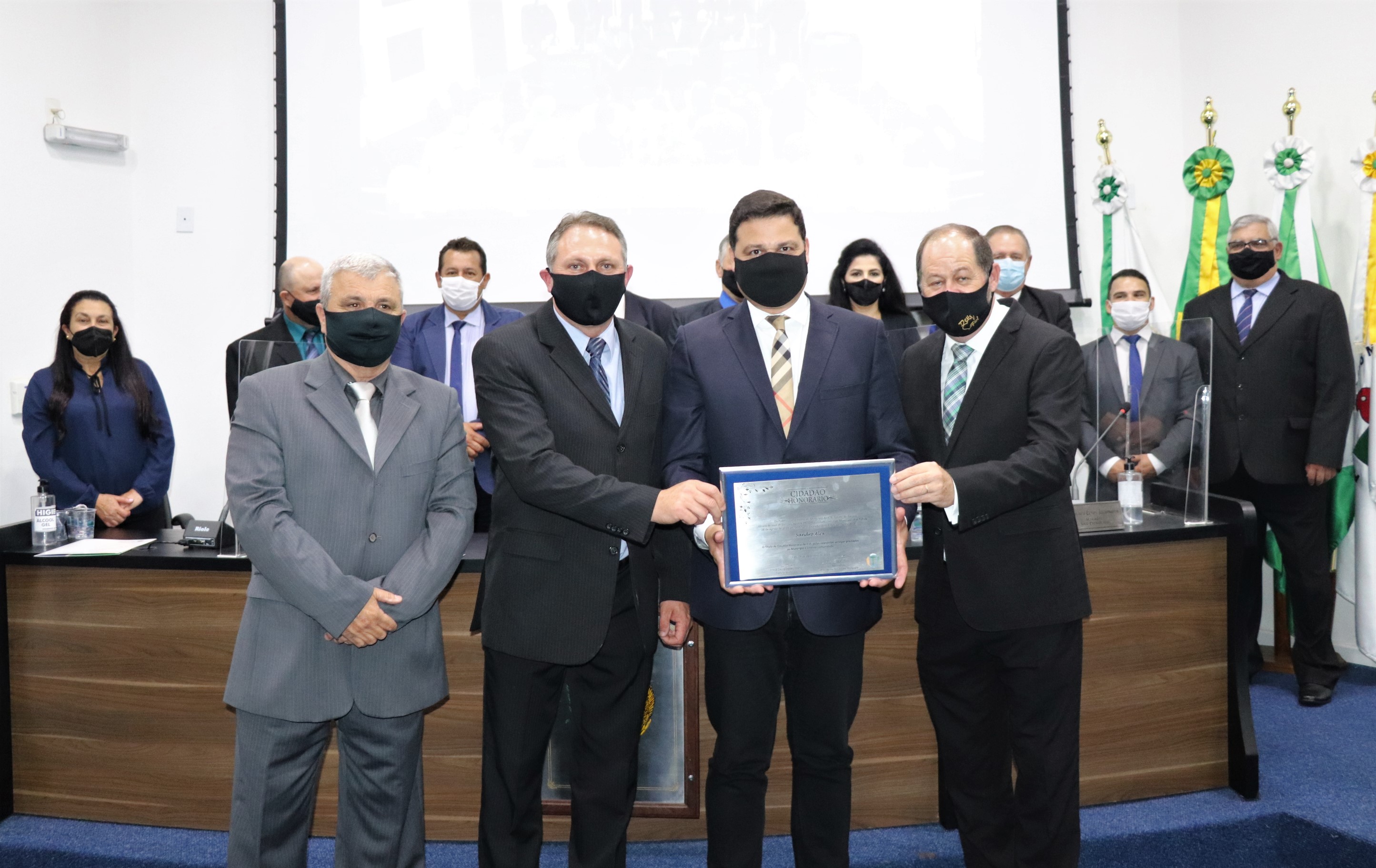 Câmara outorga Título de Cidadania Honorária a Sandro Alex