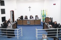 Câmara requer informações sobre os pontos de ônibus armazenados no Almoxarifado Municipal 