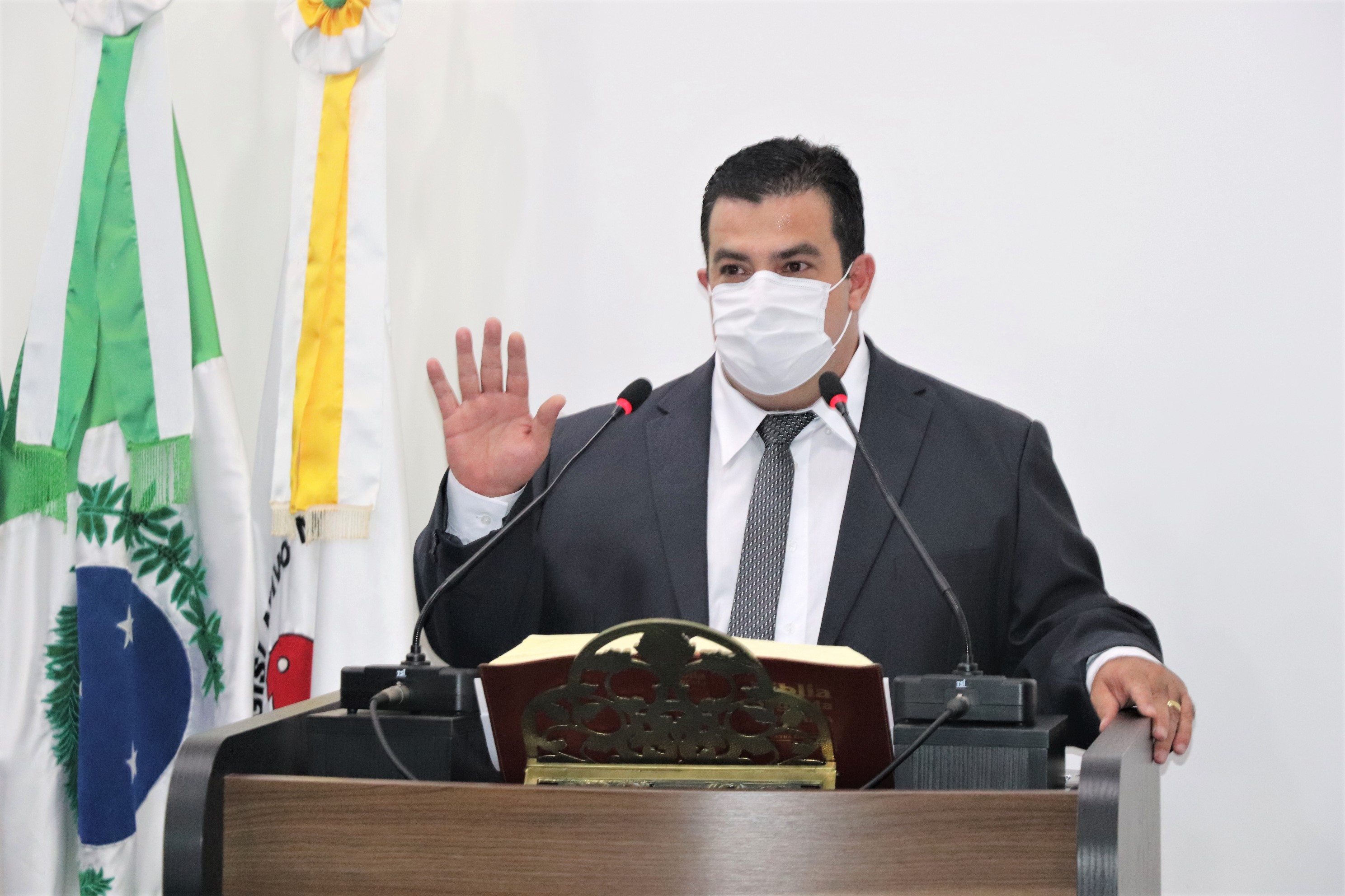 João Henrique Sabag Duarte é empossado no lugar do vereador licenciado Nei Cabral