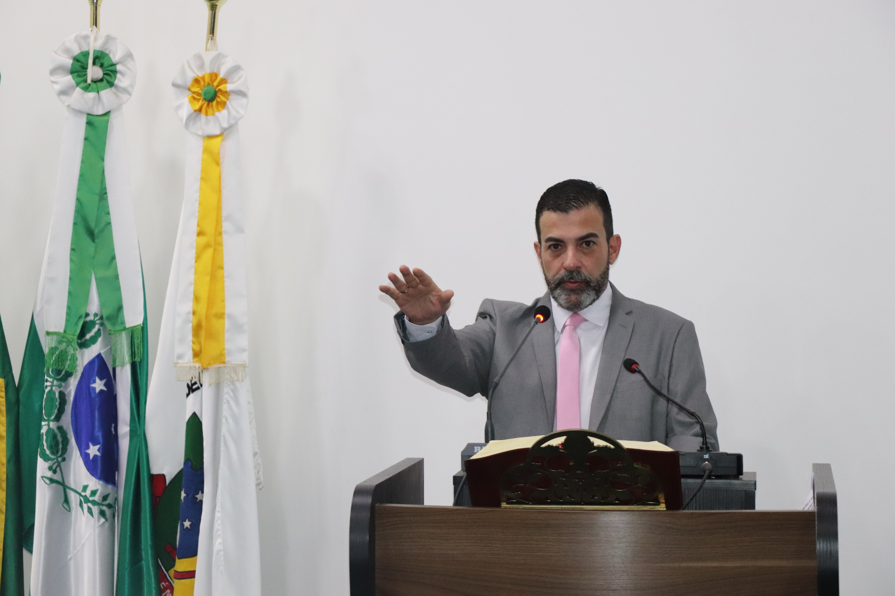 João Henrique Sabag Duarte é empossado no lugar do vereador Nei Cabral