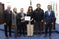 Legislativo entrega Moção de Aplausos à Desenhista Thaís Maria Crovador 