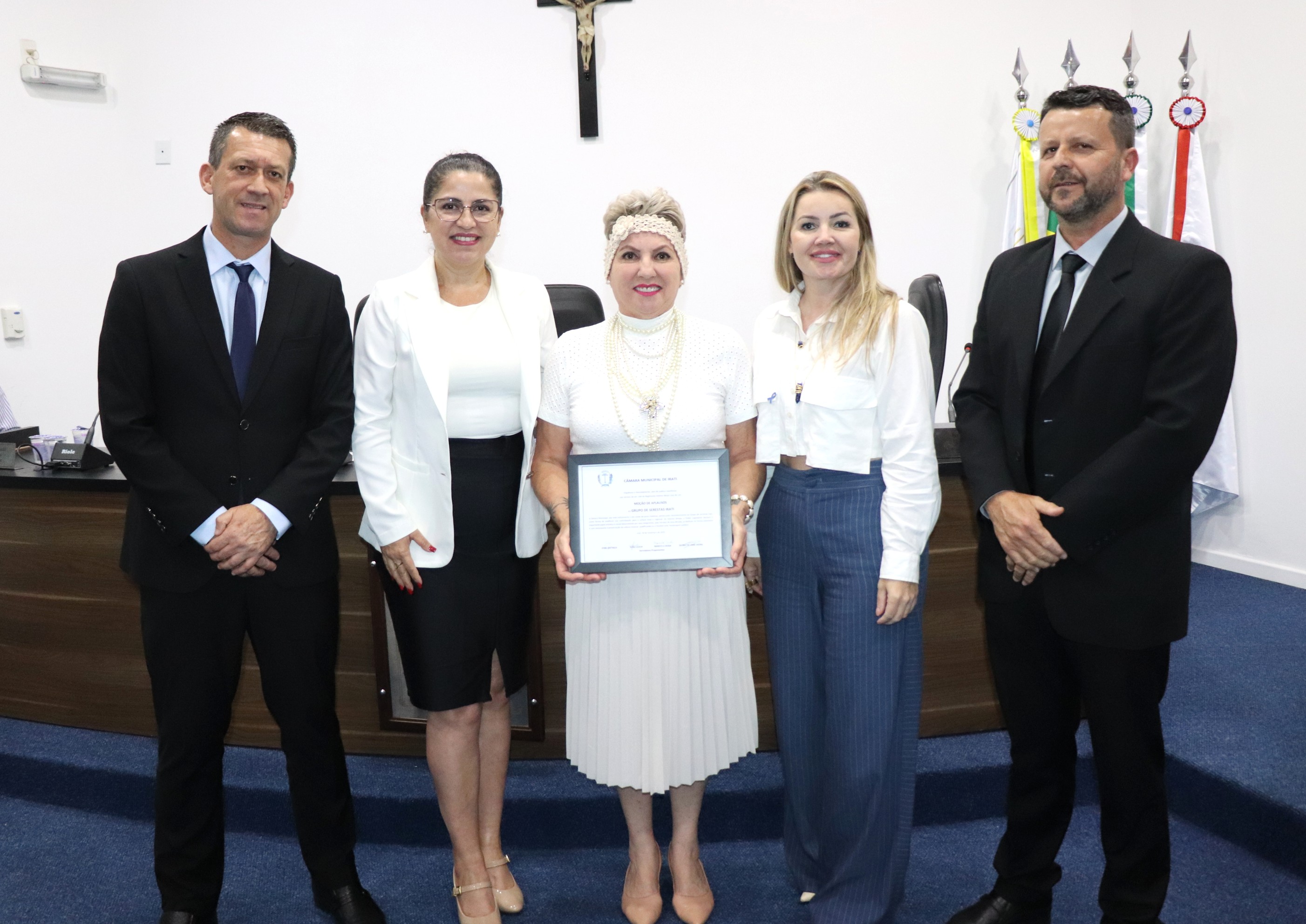 Legislativo entrega Moção de Aplausos ao Grupo de Serestas Irati 