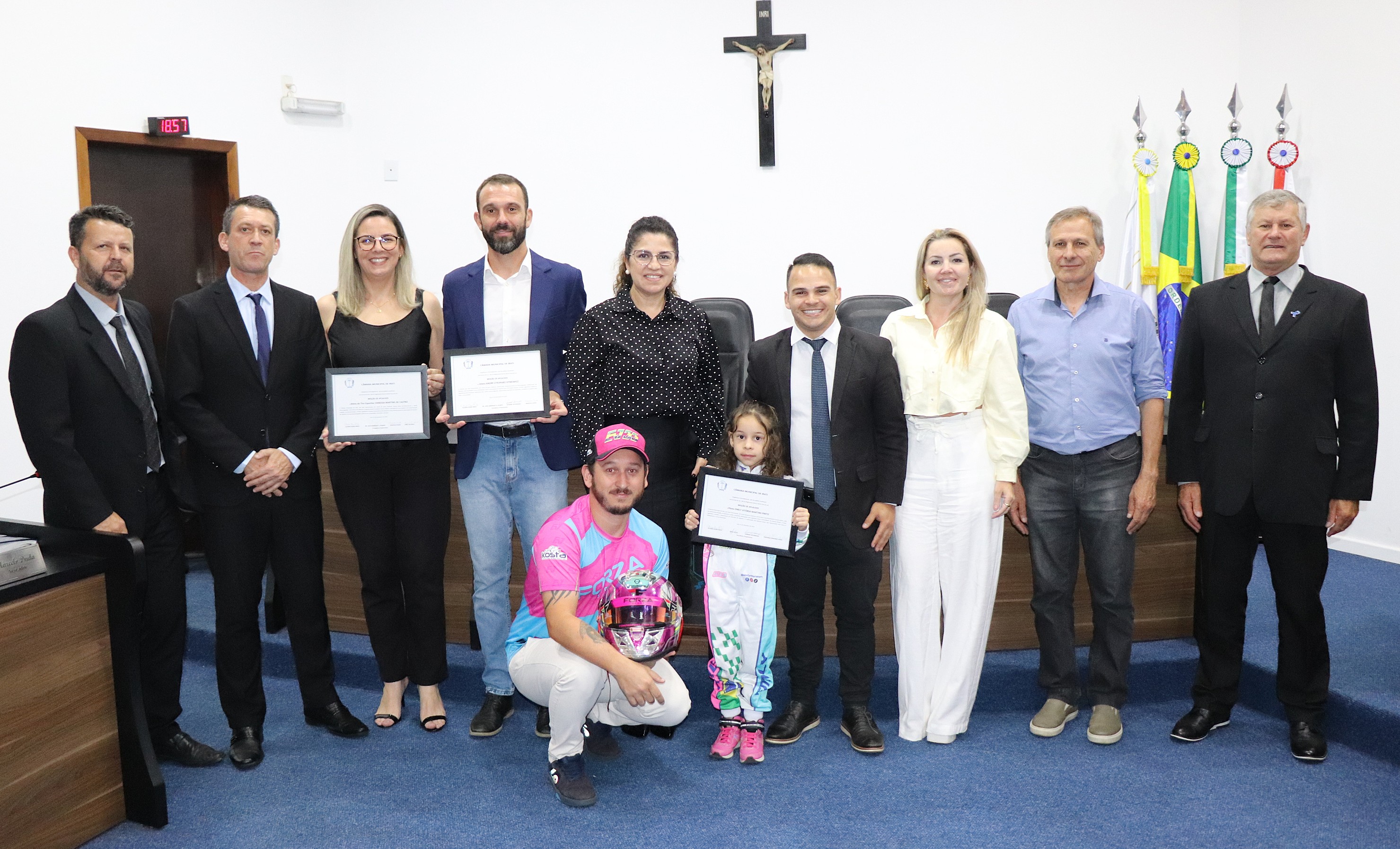 Legislativo entrega Moções de Aplausos aos esportistas Emily Vitória Martins Pinto, Vanessa Martins de Castro e André Stroparo Dyniewicz