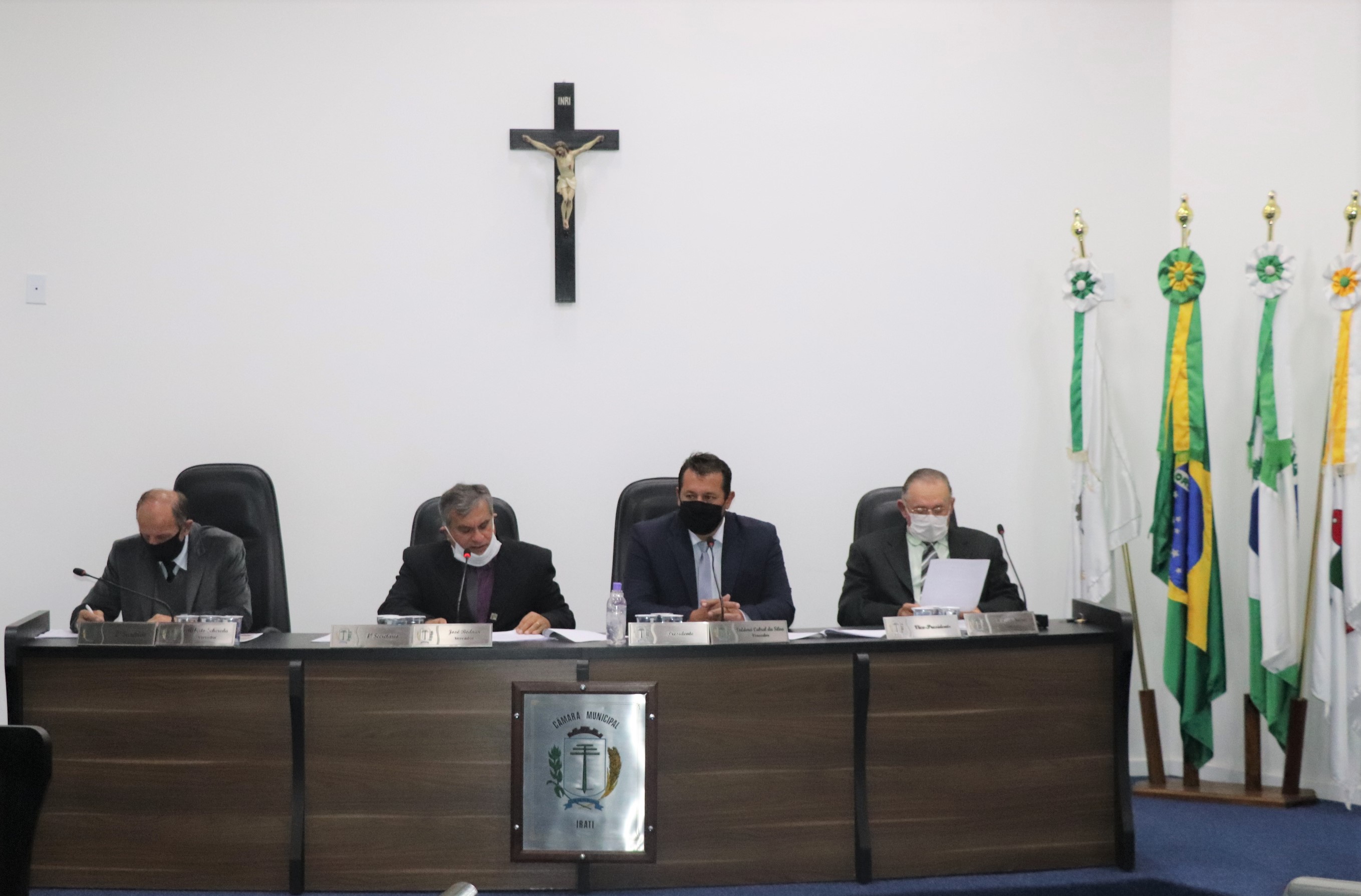 Na palavra-livre, vereadores discutem proposta de congelamento de salários 