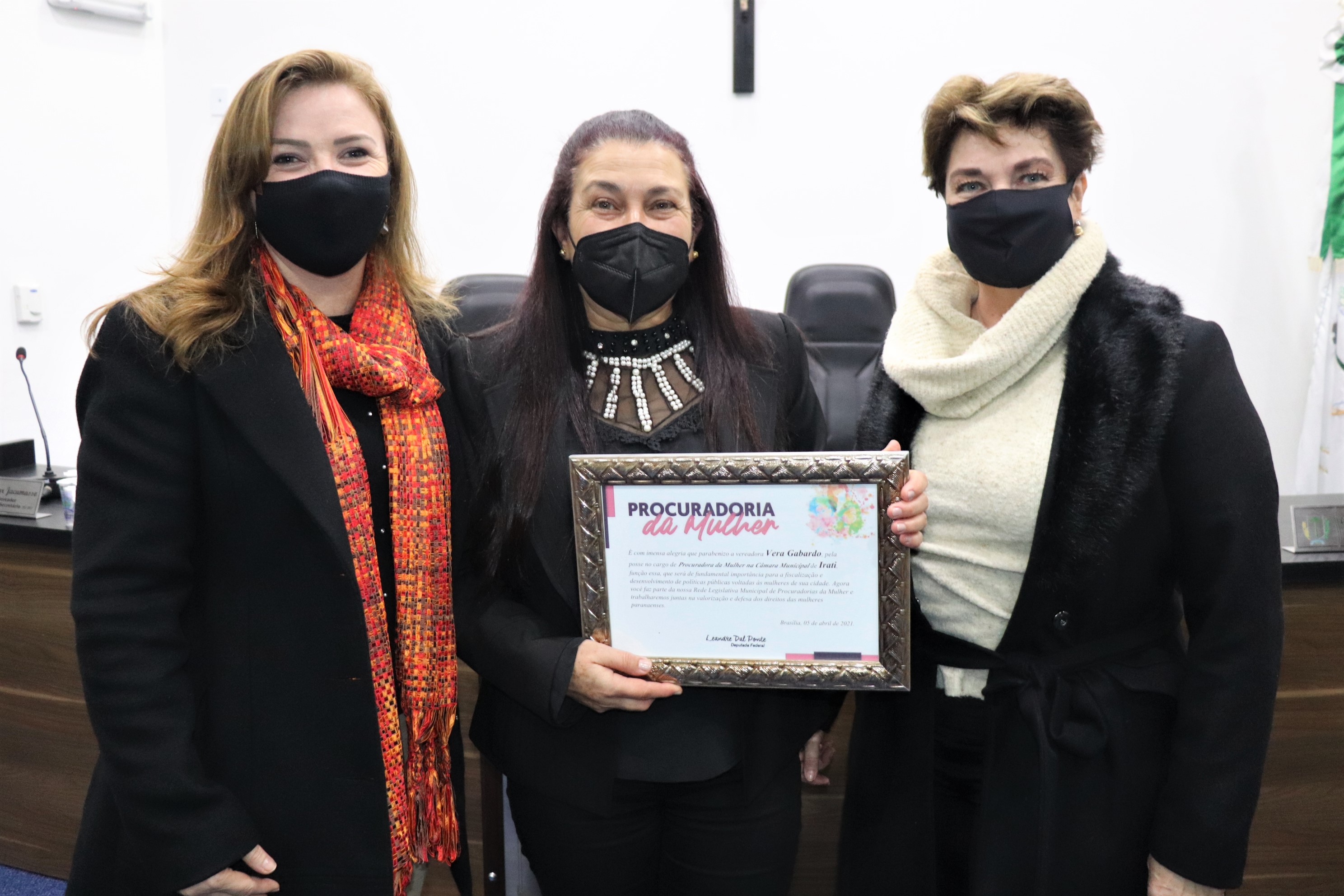 Posse da vereadora Vera Gabardo na Procuradoria da Mulher é prestigiada pela Deputada Leandre Dal Ponte