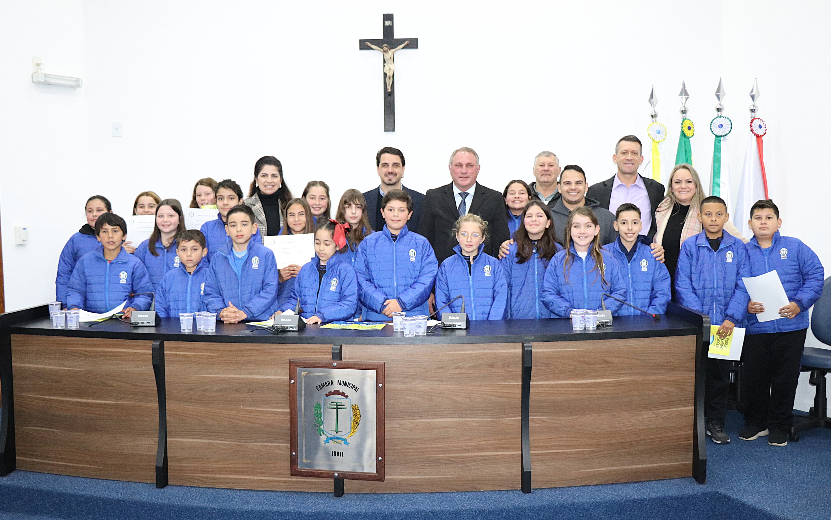 Vereadores Mirins e Suplentes são empossados e elegem Mesa Diretora