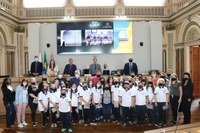 Vereadores Mirins visitam o Jardim Botânico, a Câmara Municipal de Curitiba e o Palácio Iguaçu